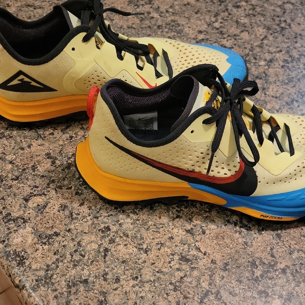 Nike Men's Yellow and Blue Trail Shoes